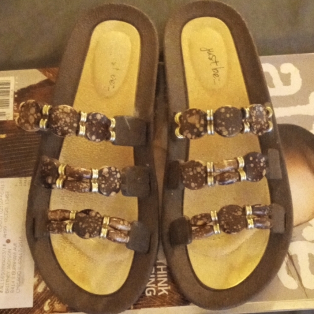 Girls size 6 sandals 🤎 brown
